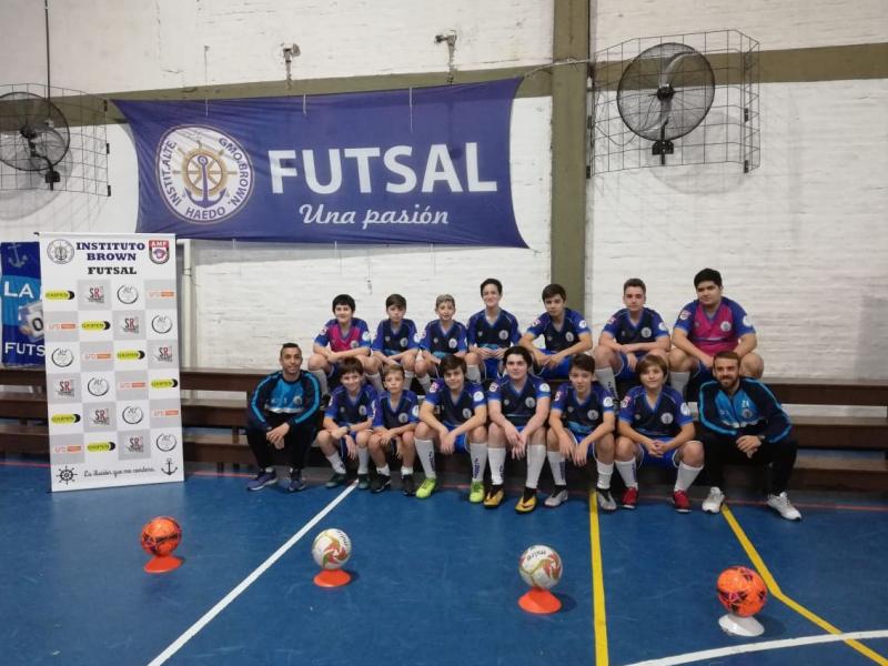 Nuestro equipo de FUTSAL con nuevas camisetas